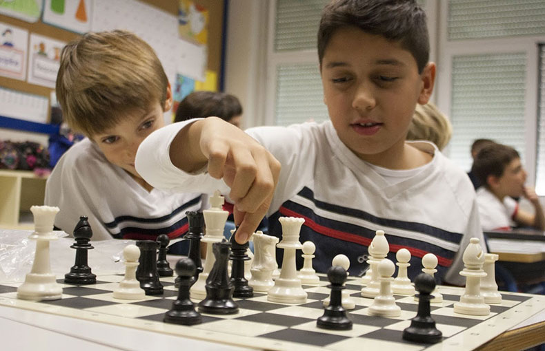 Colegio Moral y Luces - JUEGA AJEDREZ CONTRA EL ORDENADOR https